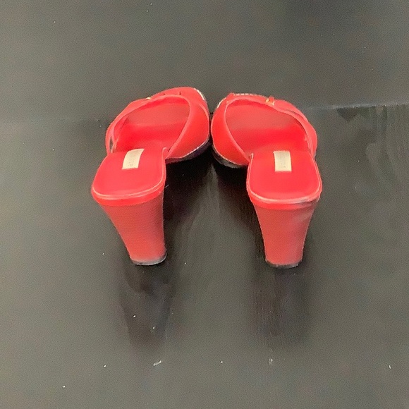 Ann Marino “Elizabeth” flame red three inch heel - Picture 3 of 5